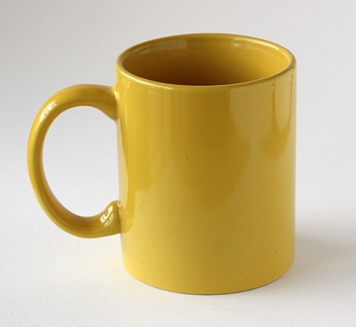Mug Warna Kuning Tua
