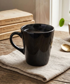Mug V warna hitam
